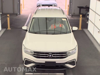 2022 Volkswagen Tiguan SE - miniatura 2