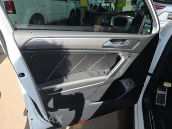 2022 Volkswagen Tiguan SE R-Line Black - miniatura 9