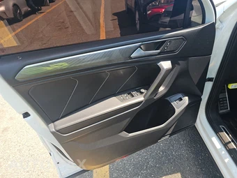 2022 Volkswagen Tiguan SE R-Line Black - miniatura 9
