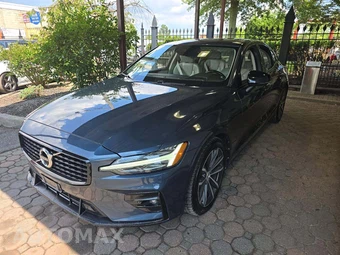 2022 Volvo S60 B5 Momentum
