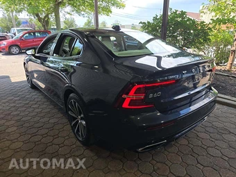 2022 Volvo S60 B5 Momentum - miniatura 2