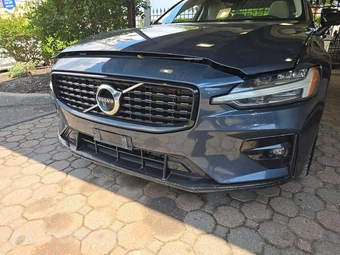 2022 Volvo S60 B5 Momentum - miniatura 26