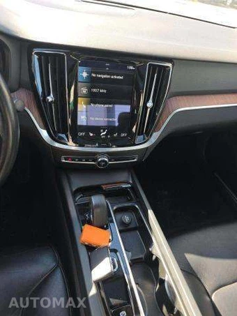 2022 Volvo S60 B5 Momentum – miniatura 10