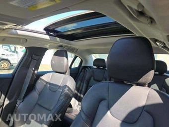 2022 Volvo S60 B5 Momentum – miniatura 11