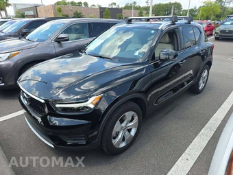 2022 Volvo XC40 T4 Momentum