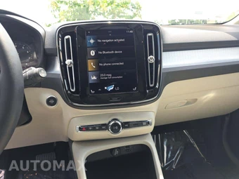 2022 Volvo XC40 T4 Momentum - miniatura 10