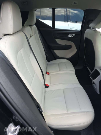 2022 Volvo XC40 T4 Momentum - miniatura 16