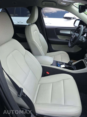 2022 Volvo XC40 T4 Momentum - miniatura 18
