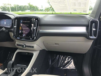 2022 Volvo XC40 T4 Momentum - miniatura 19