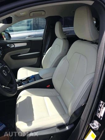 2022 Volvo XC40 T4 Momentum - miniatura 6