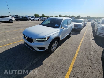 2022 Volvo XC40 T4 Momentum