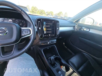 2022 Volvo XC40 T4 Momentum - miniatura 11