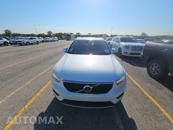2022 Volvo XC40 T4 Momentum - miniatura 2