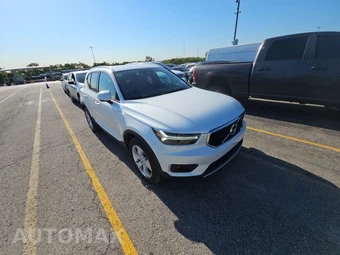 2022 Volvo XC40 T4 Momentum - miniatura 3