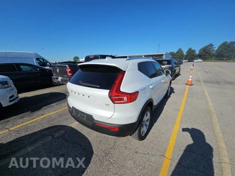 2022 Volvo XC40 T4 Momentum - miniatura 4