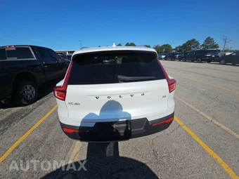 2022 Volvo XC40 T4 Momentum - miniatura 5