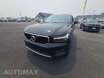 2022 Volvo XC40 T5 Momentum