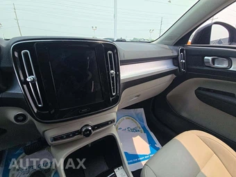 2022 Volvo XC40 T5 Momentum - miniatura 10