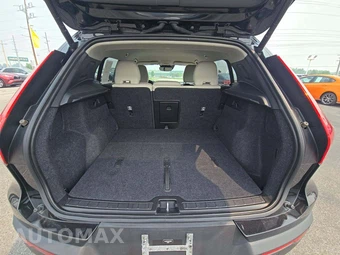 2022 Volvo XC40 T5 Momentum - miniatura 14