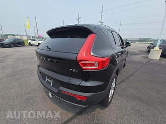 2022 Volvo XC40 T5 Momentum - miniatura 3