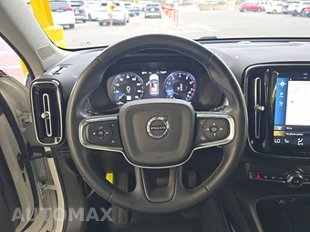 2022 Volvo XC40 T5 Momentum - miniatura 10