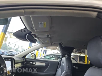 2022 Volvo XC40 T5 Momentum - miniatura 22