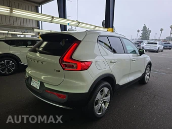 2022 Volvo XC40 T5 Momentum - miniatura 4
