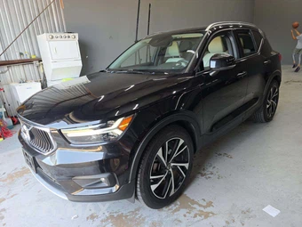 2022 Volvo XC40 T5 Momentum