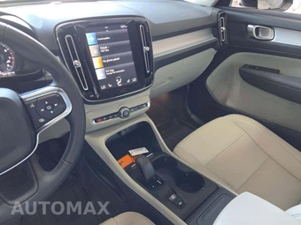 2022 Volvo XC40 T5 Momentum - miniatura 10