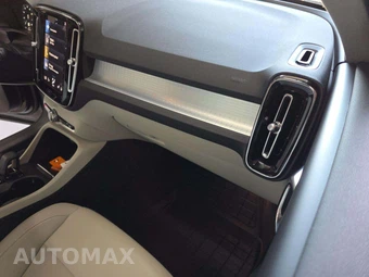 2022 Volvo XC40 T5 Momentum - miniatura 19