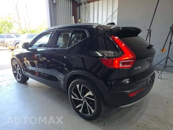 2022 Volvo XC40 T5 Momentum - miniatura 2