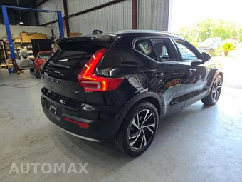 2022 Volvo XC40 T5 Momentum - miniatura 3