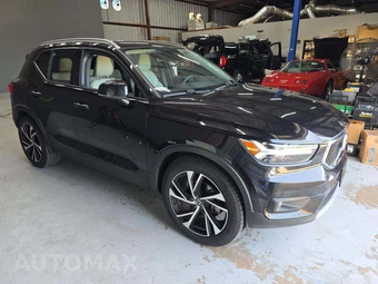 2022 Volvo XC40 T5 Momentum - miniatura 4