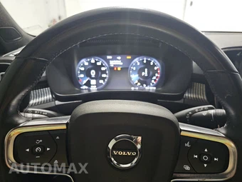 2022 Volvo XC40 T5 R-Design – miniatura 10
