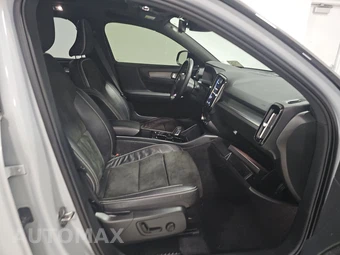 2022 Volvo XC40 T5 R-Design – miniatura 8