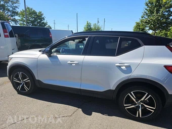 2022 Volvo XC40 T5 R-Design - miniatura 2