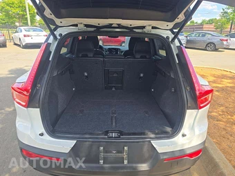 2022 Volvo XC40 T5 R-Design – miniatura 14