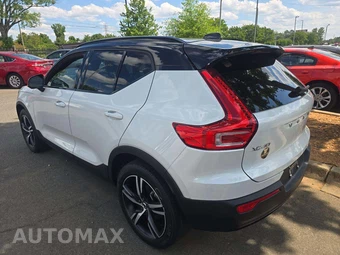 2022 Volvo XC40 T5 R-Design – miniatura 2