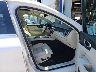 2022 Volvo XC60 B5 Inscription - miniatura 8