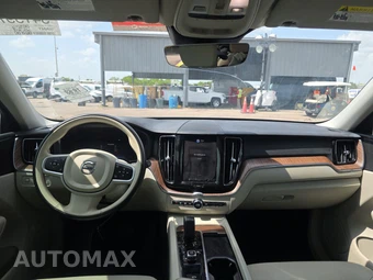 2022 Volvo XC60 B5 Momentum - miniatura 11
