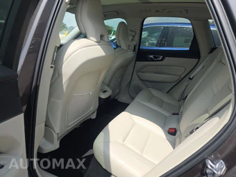 2022 Volvo XC60 B5 Momentum - miniatura 13