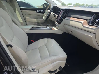 2022 Volvo XC60 B5 Momentum - miniatura 8