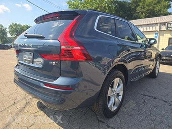 2022 Volvo XC60 B5 Momentum - miniatura 3