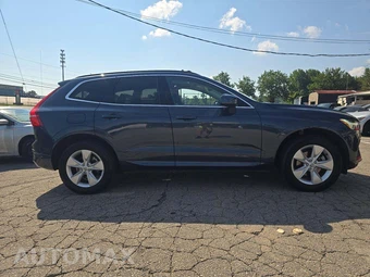 2022 Volvo XC60 B5 Momentum - miniatura 4