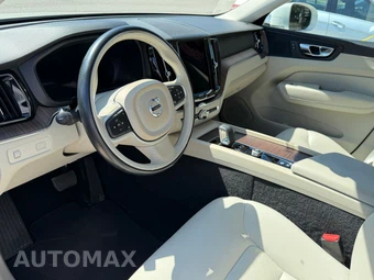 2022 Volvo XC60 B5 Momentum - miniatura 12