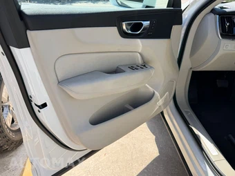 2022 Volvo XC60 B5 Momentum - miniatura 13