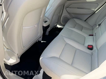 2022 Volvo XC60 B5 Momentum - miniatura 15