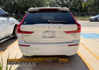 2022 Volvo XC60 B5 Momentum - miniatura 2