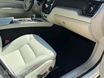 2022 Volvo XC60 B5 Momentum - miniatura 7