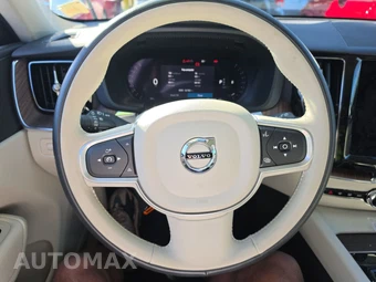 2022 Volvo XC60 B5 Momentum - miniatura 10